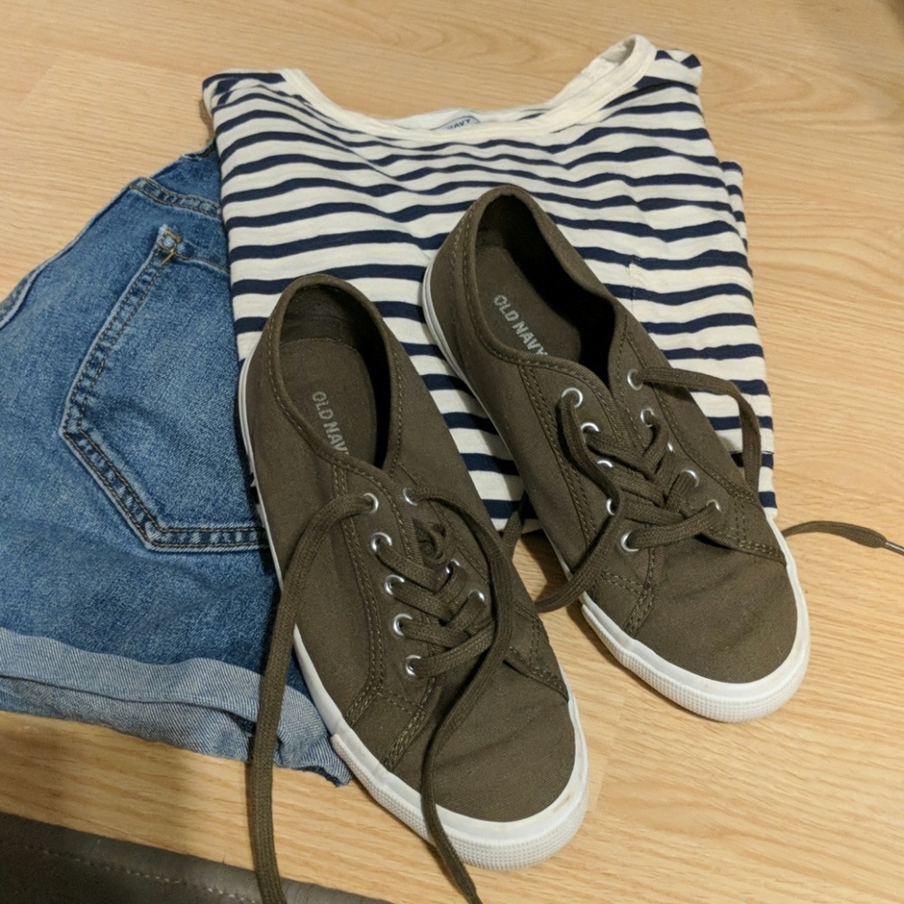 Casual sneakers